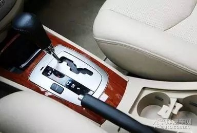 自动挡开车省油技巧概览