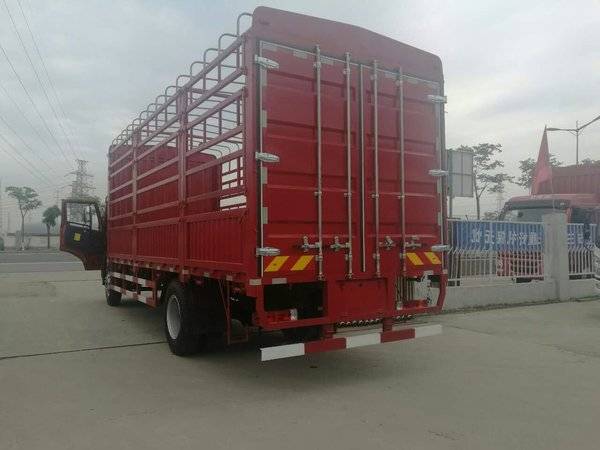 仓栅车，现代物流的守护者