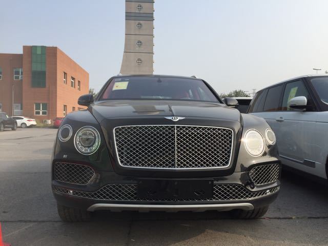 宾利SUV，豪华与性能的极致融合